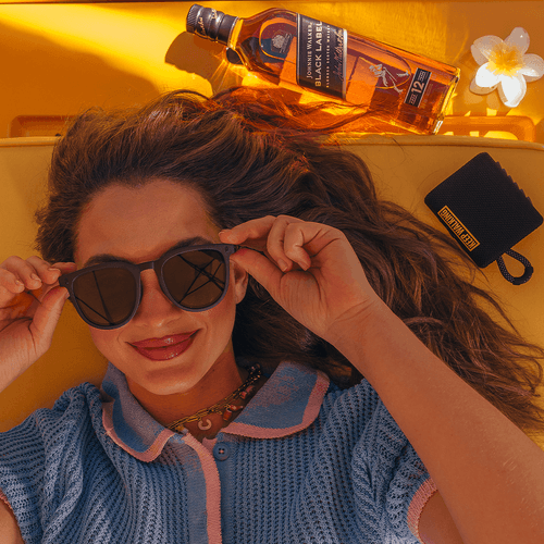 Combo: Lentes de sol pegable + Bocina JBL + Johnnie Walker Black Label 750 ml